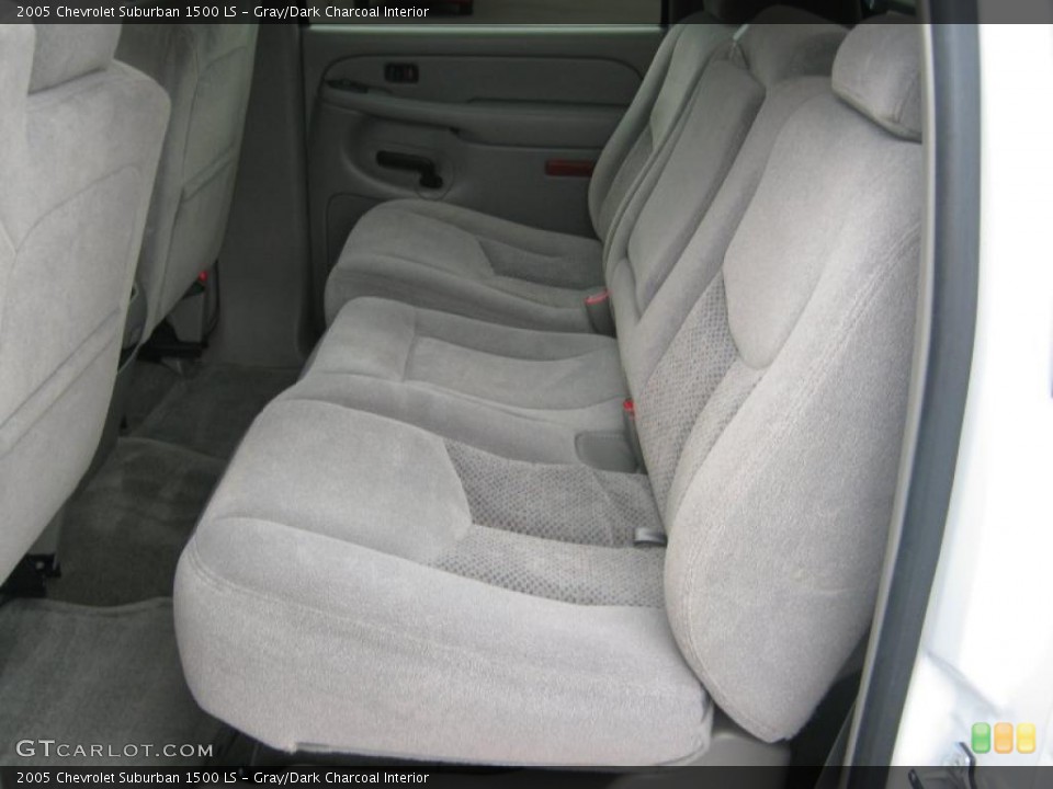 Gray/Dark Charcoal Interior Photo for the 2005 Chevrolet Suburban 1500 LS #38577148