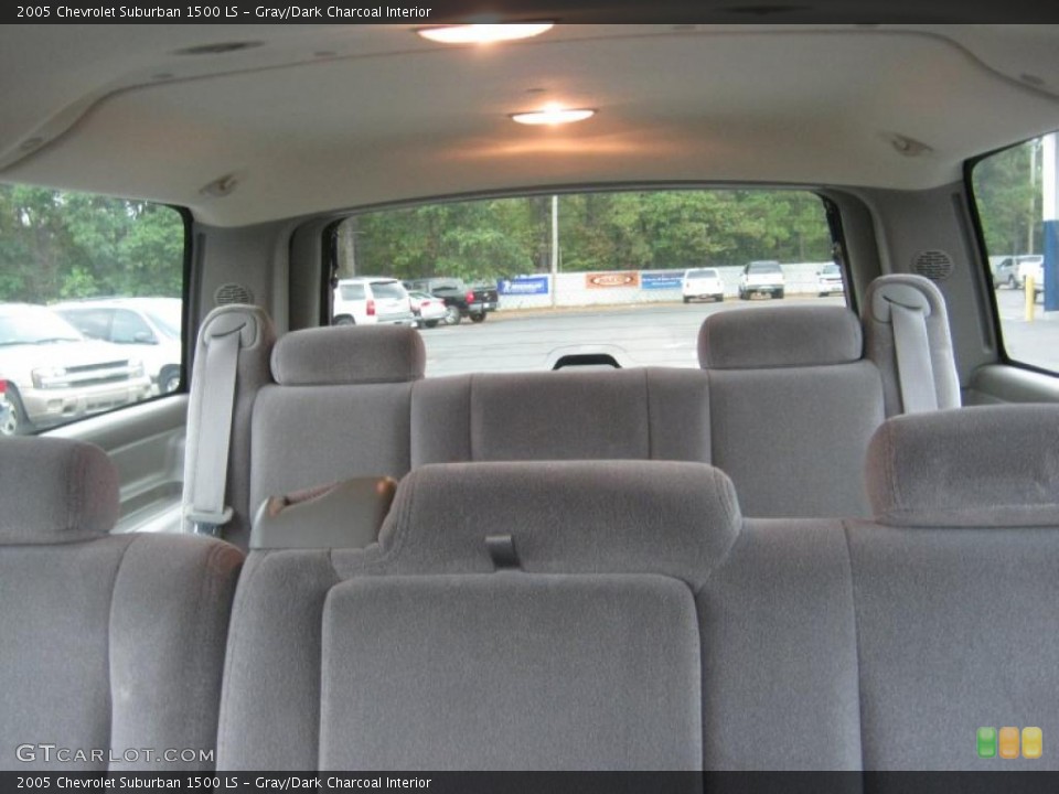 Gray/Dark Charcoal Interior Photo for the 2005 Chevrolet Suburban 1500 LS #38577164