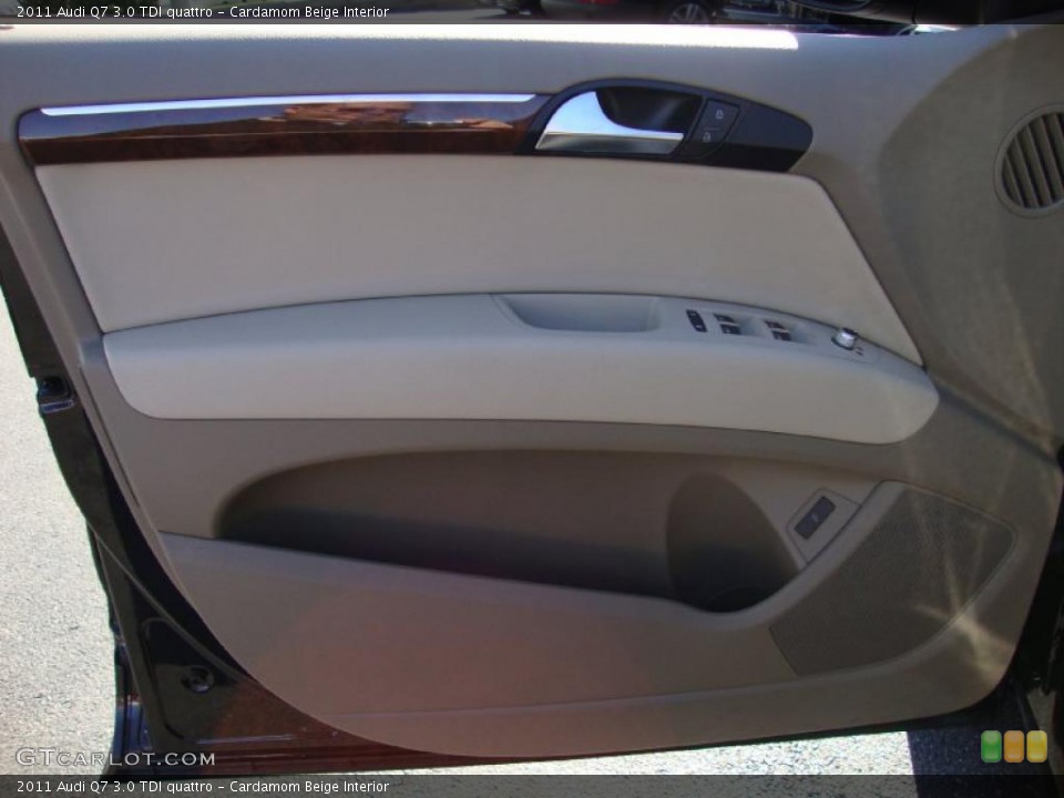 Cardamom Beige Interior Door Panel for the 2011 Audi Q7 3.0 TDI quattro #38582144