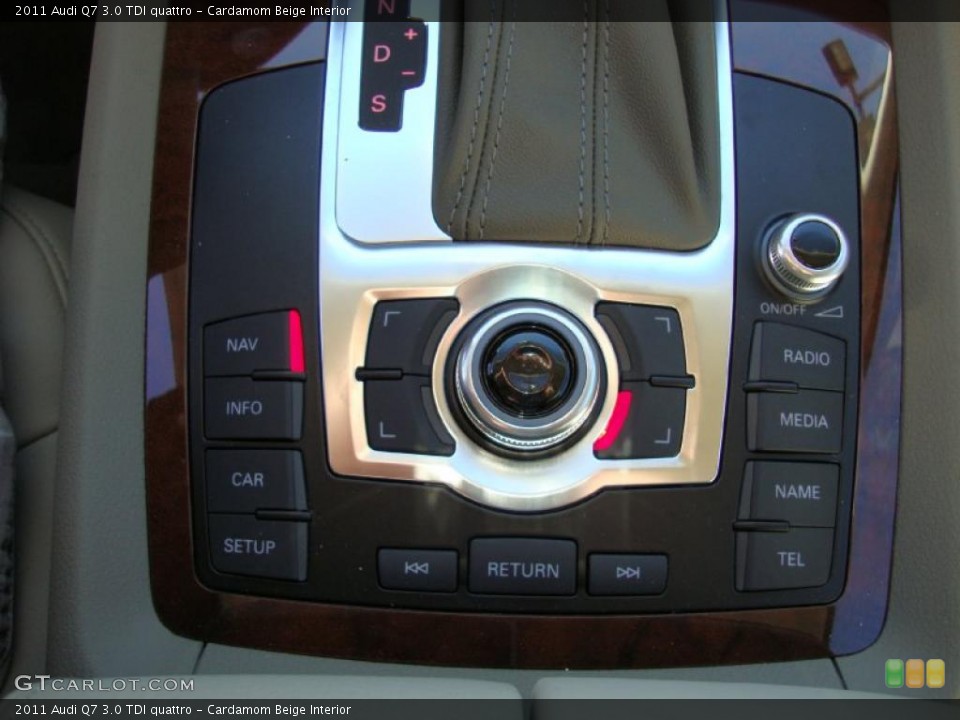 Cardamom Beige Interior Controls for the 2011 Audi Q7 3.0 TDI quattro #38582464