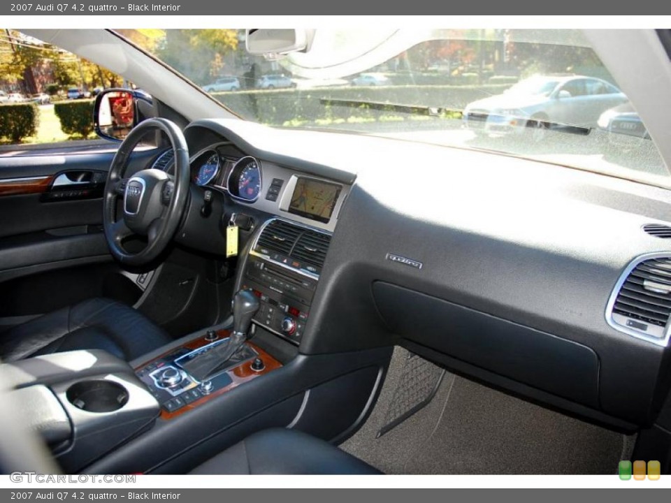 Black Interior Dashboard for the 2007 Audi Q7 4.2 quattro #38584472