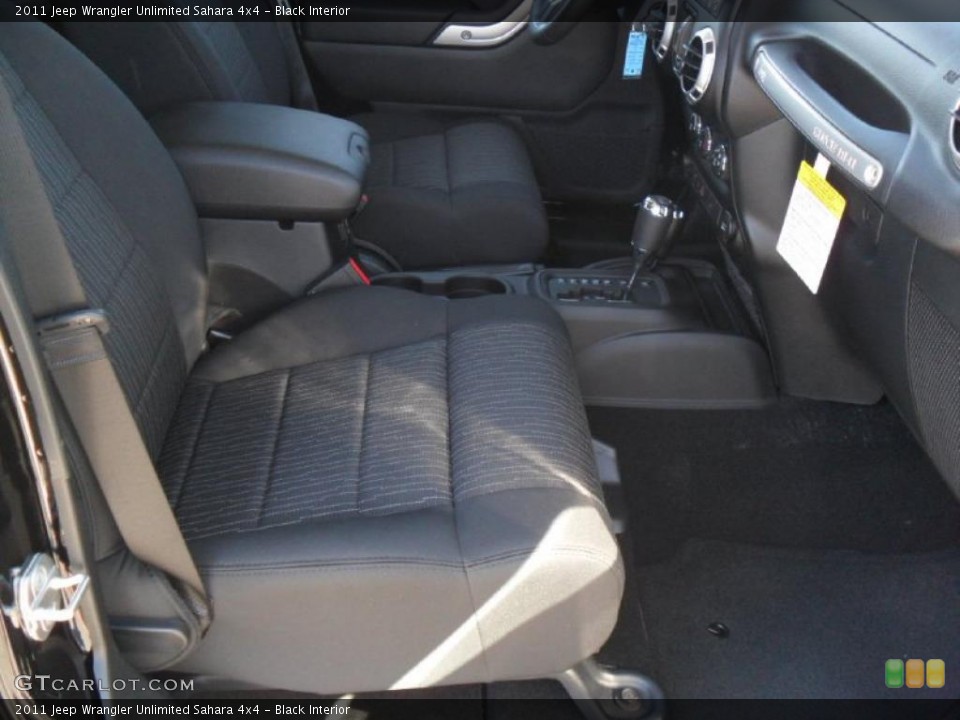 Black Interior Photo for the 2011 Jeep Wrangler Unlimited Sahara 4x4 #38587717