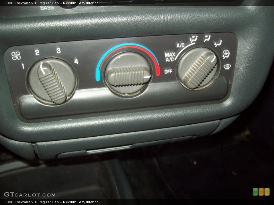 Medium Gray Interior Controls for the 2000 Chevrolet S10 Regular Cab #38593389