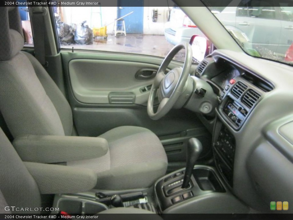 Medium Gray Interior Photo for the 2004 Chevrolet Tracker 4WD #38594969