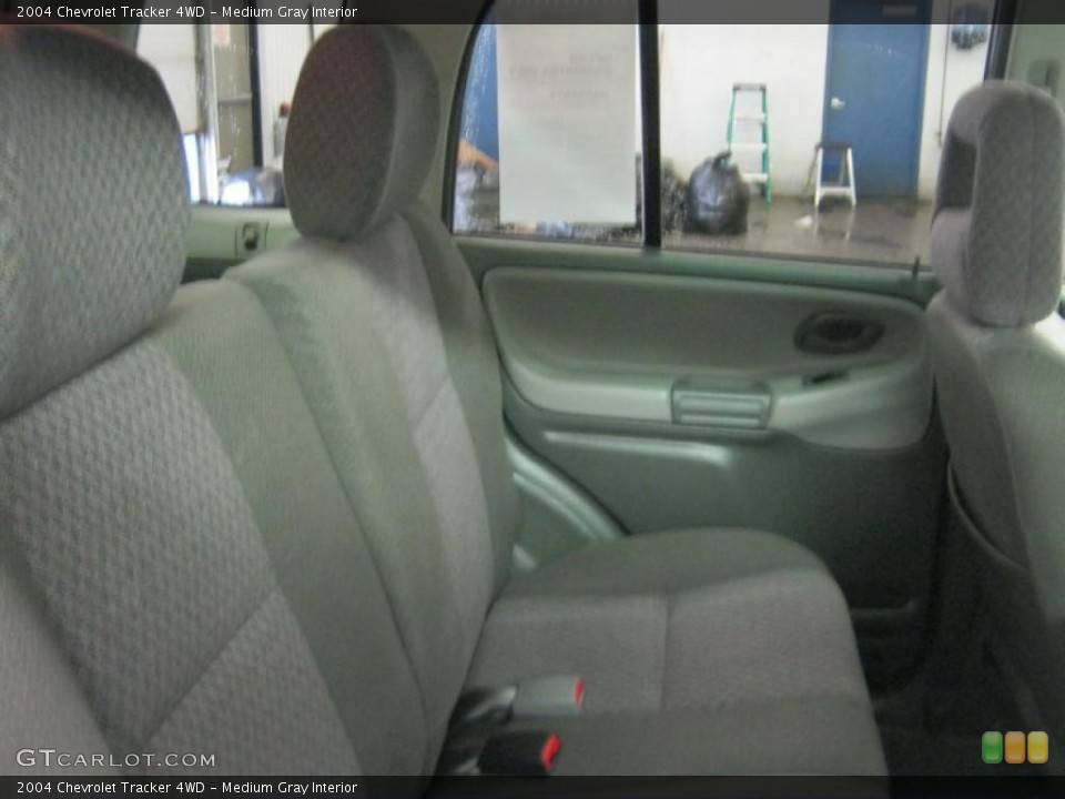 Medium Gray Interior Photo for the 2004 Chevrolet Tracker 4WD #38594985