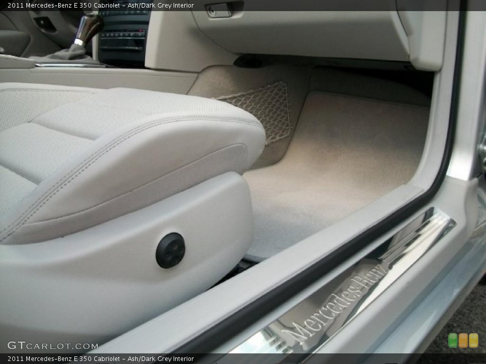Ash/Dark Grey Interior Photo for the 2011 Mercedes-Benz E 350 Cabriolet #38606817