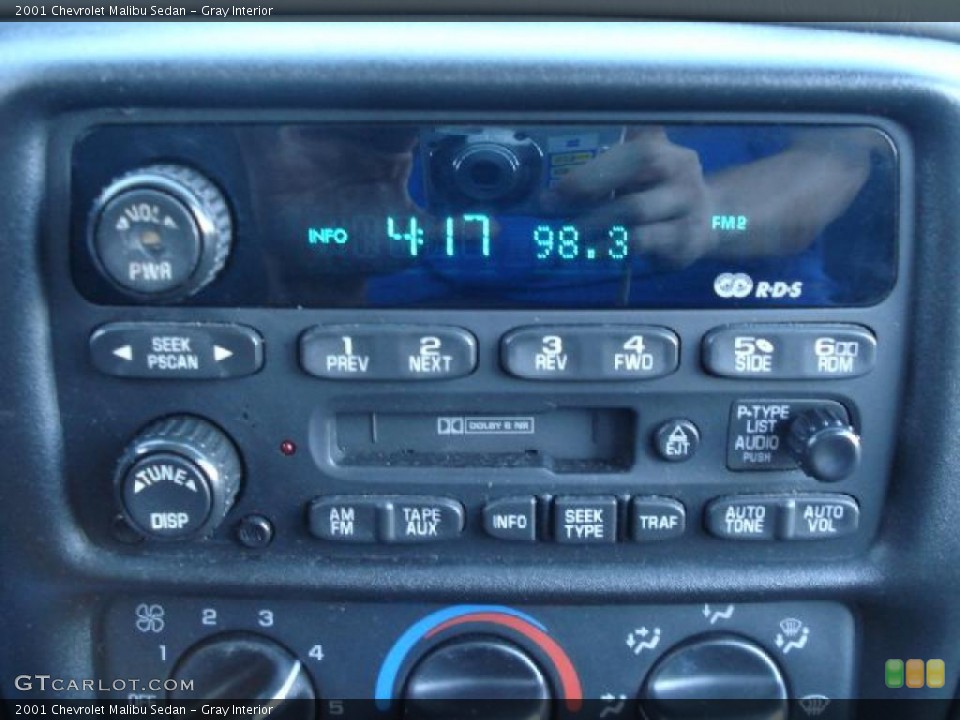 Gray Interior Controls for the 2001 Chevrolet Malibu Sedan #38607269