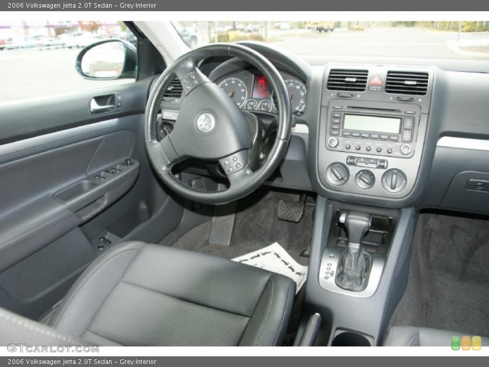 Grey Interior Photo for the 2006 Volkswagen Jetta 2.0T Sedan #38619714
