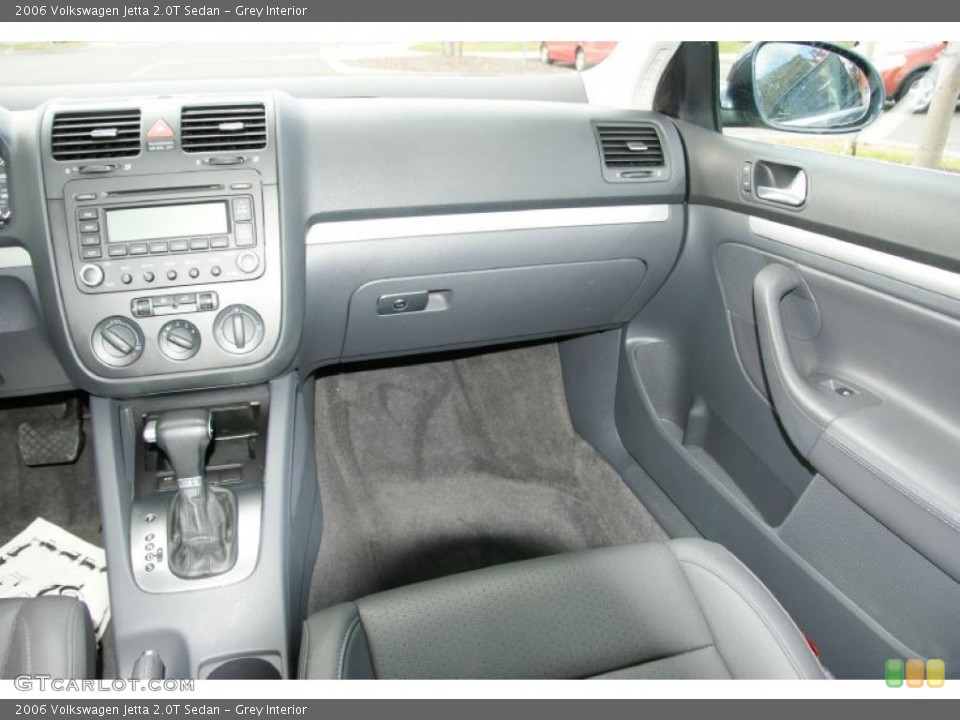 Grey Interior Photo for the 2006 Volkswagen Jetta 2.0T Sedan #38619734