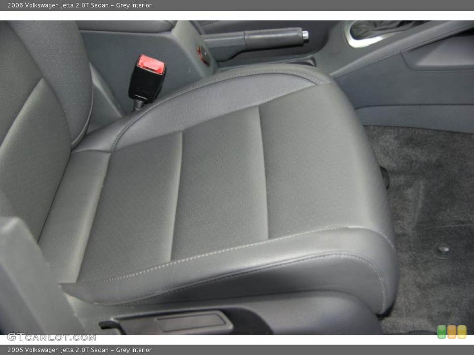 Grey Interior Photo for the 2006 Volkswagen Jetta 2.0T Sedan #38619766