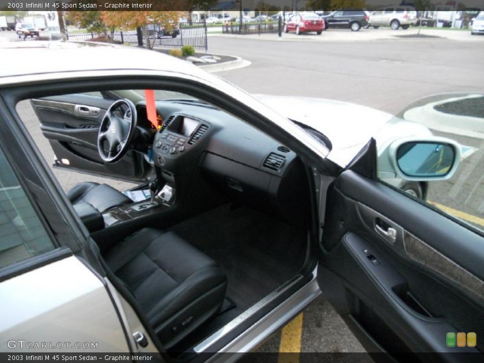 Graphite Interior Photo for the 2003 Infiniti M 45 Sport Sedan #38619842