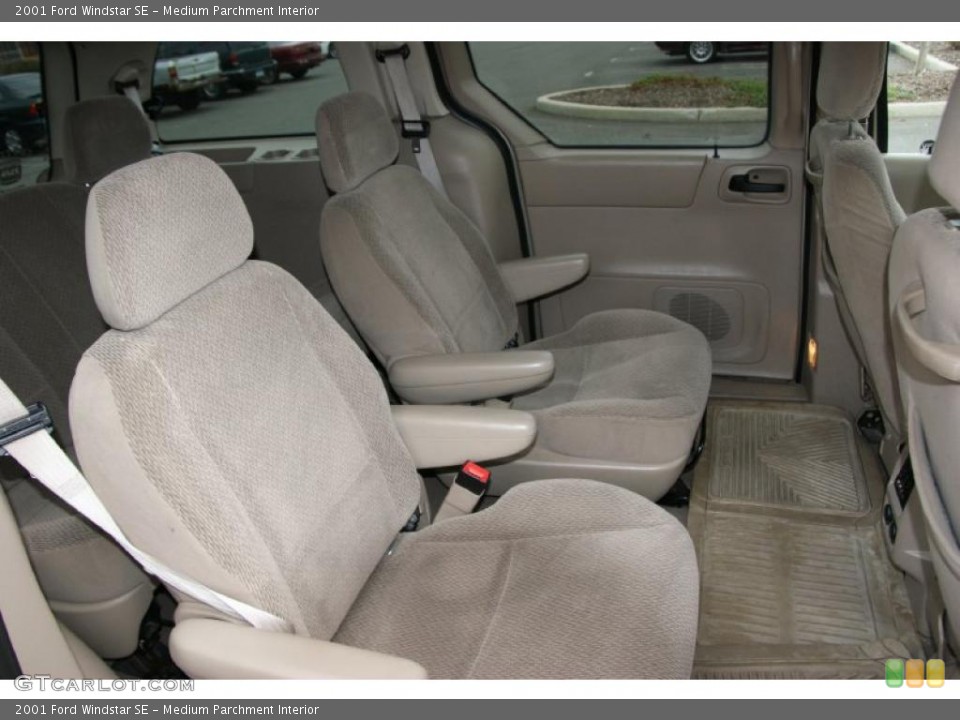 Medium Parchment Interior Photo for the 2001 Ford Windstar SE #38620318