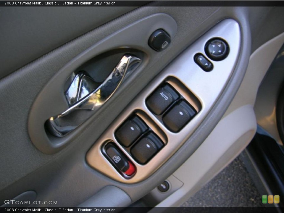 Titanium Gray Interior Controls for the 2008 Chevrolet Malibu Classic LT Sedan #38626382