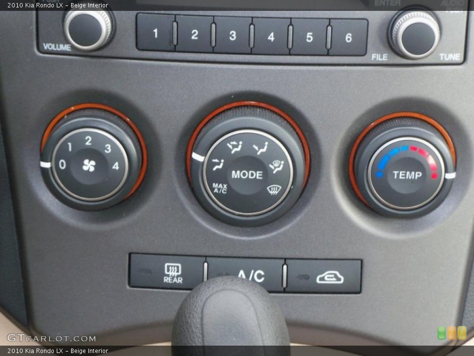 Beige Interior Controls for the 2010 Kia Rondo LX #38629170