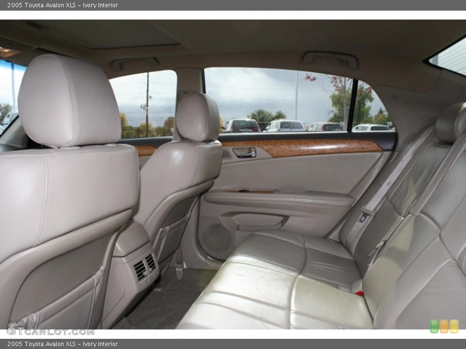 Ivory Interior Photo for the 2005 Toyota Avalon XLS #38629638