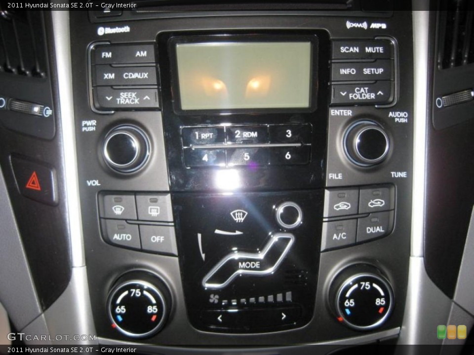 Gray Interior Controls for the 2011 Hyundai Sonata SE 2.0T #38636294