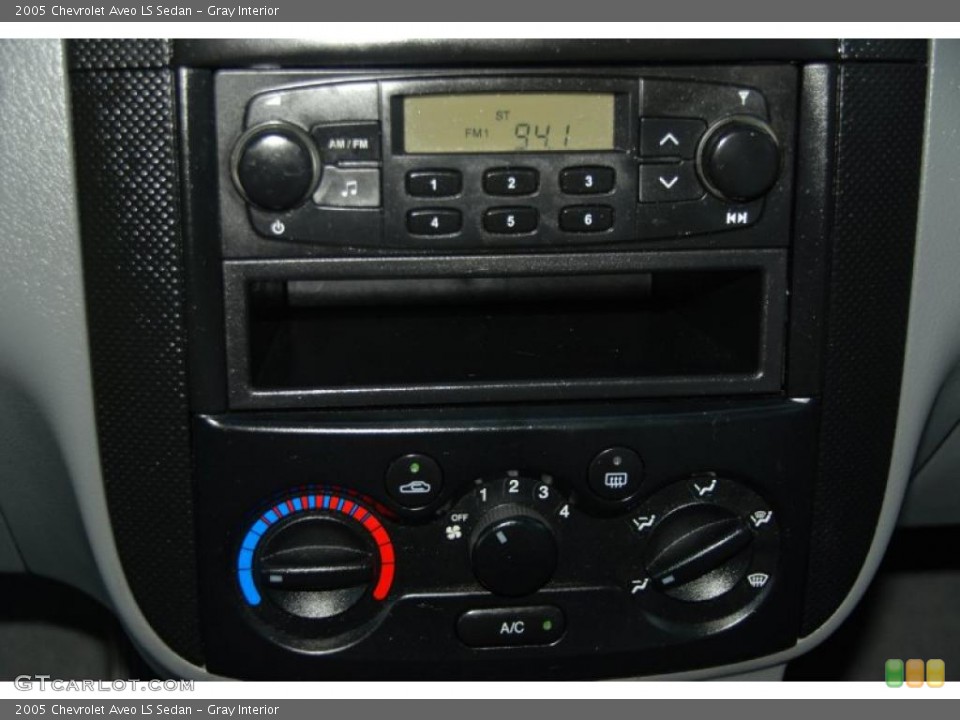 Gray Interior Controls for the 2005 Chevrolet Aveo LS Sedan #38641582