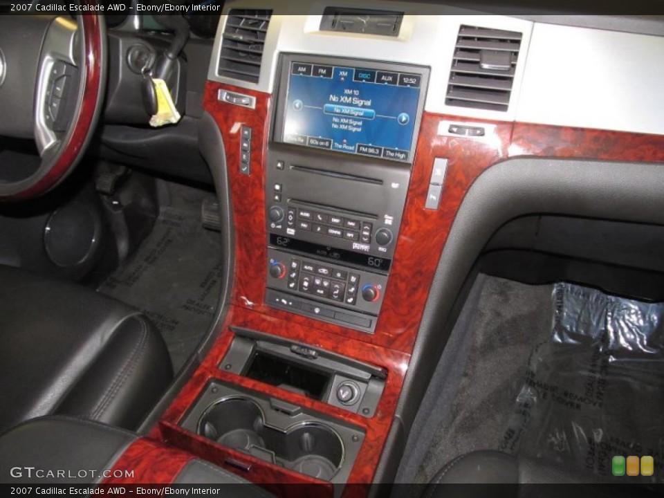 Ebony/Ebony Interior Controls for the 2007 Cadillac Escalade AWD #38658210