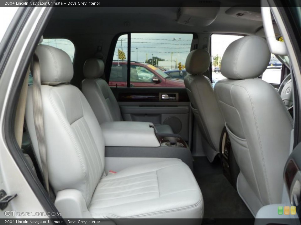 Dove Grey Interior Photo for the 2004 Lincoln Navigator Ultimate #38661598