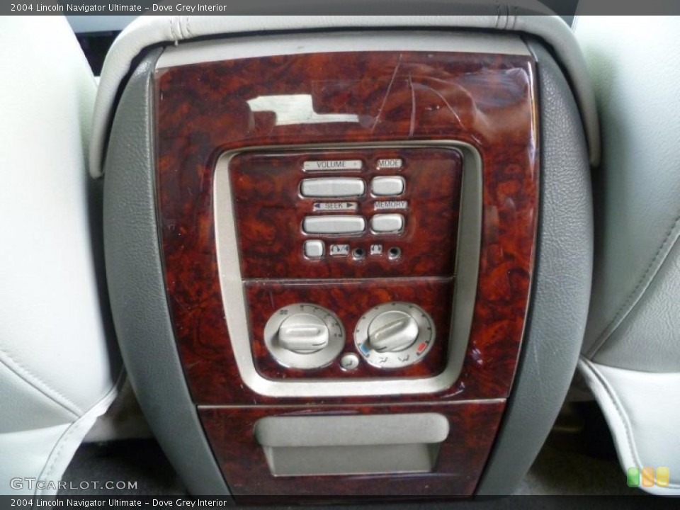 Dove Grey Interior Controls for the 2004 Lincoln Navigator Ultimate #38661638