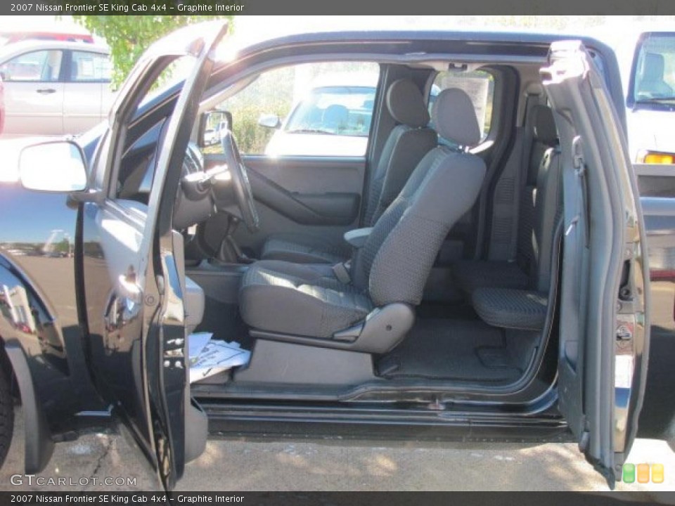 Graphite Interior Photo for the 2007 Nissan Frontier SE King Cab 4x4 #38662126