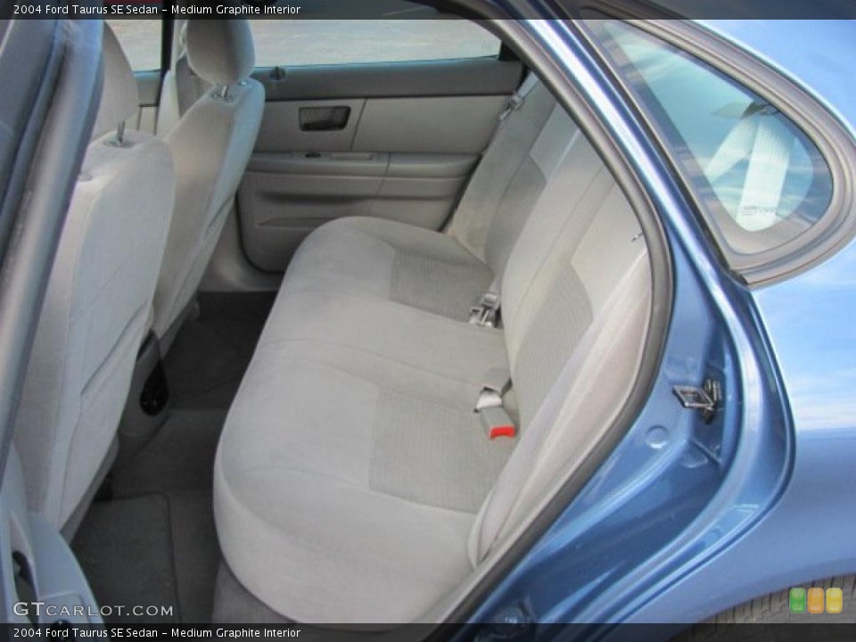 Medium Graphite Interior Photo for the 2004 Ford Taurus SE Sedan #38668866
