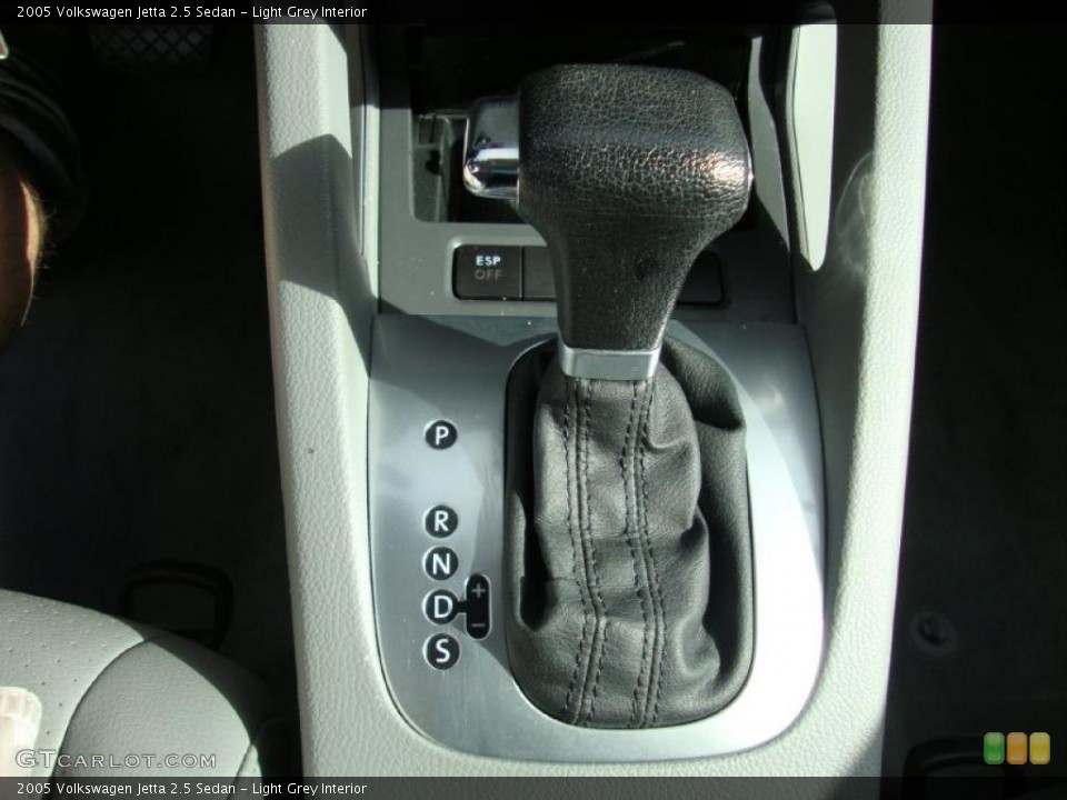 Light Grey Interior Transmission for the 2005 Volkswagen Jetta 2.5 Sedan #38670007