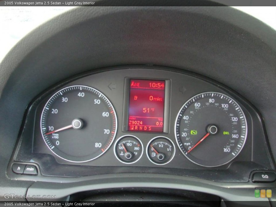 Light Grey Interior Gauges for the 2005 Volkswagen Jetta 2.5 Sedan #38670035
