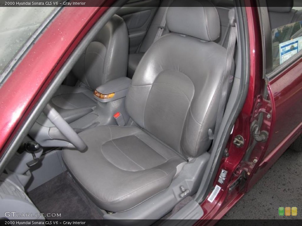 Gray Interior Photo for the 2000 Hyundai Sonata GLS V6 #38672951