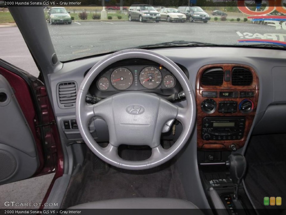 Gray Interior Dashboard for the 2000 Hyundai Sonata GLS V6 #38673003