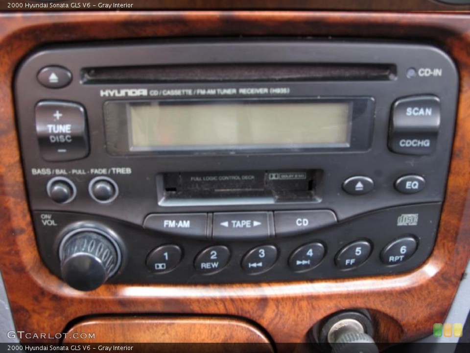 Gray Interior Controls for the 2000 Hyundai Sonata GLS V6 #38673047