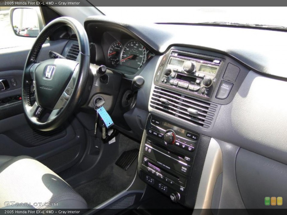 Gray Interior Photo for the 2005 Honda Pilot EX-L 4WD #38675562