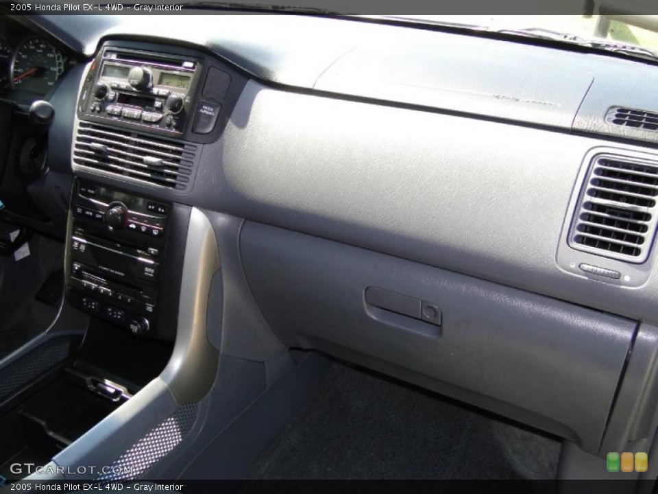 Gray Interior Photo for the 2005 Honda Pilot EX-L 4WD #38675578