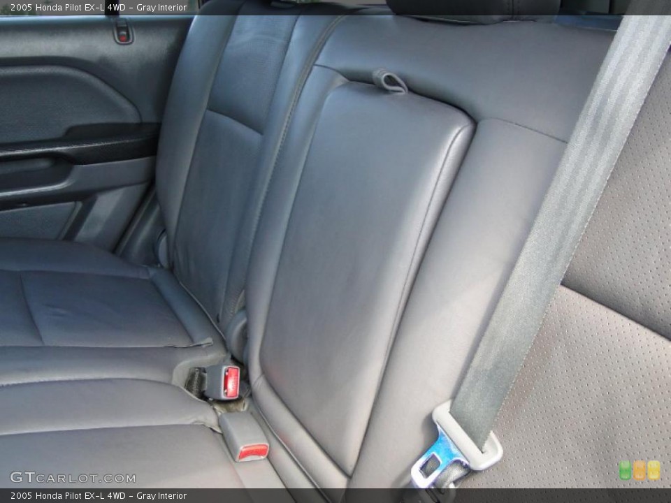Gray Interior Photo for the 2005 Honda Pilot EX-L 4WD #38675610