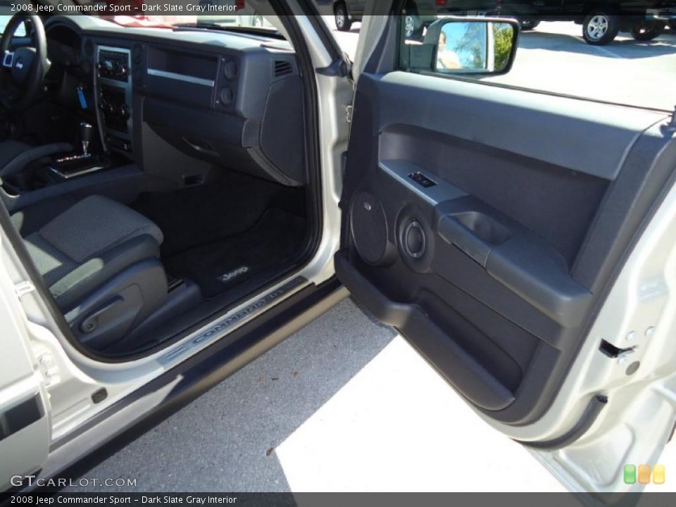 Dark Slate Gray Interior Photo for the 2008 Jeep Commander Sport #38684614