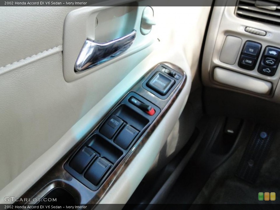 Ivory Interior Controls for the 2002 Honda Accord EX V6 Sedan #38685238