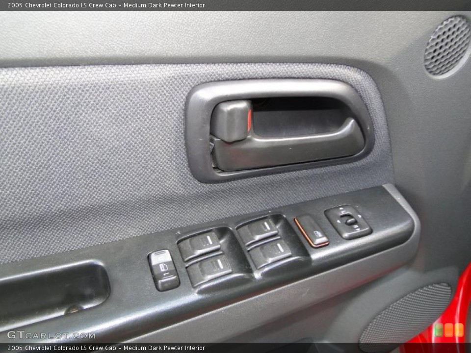 Medium Dark Pewter Interior Controls for the 2005 Chevrolet Colorado LS Crew Cab #38685570
