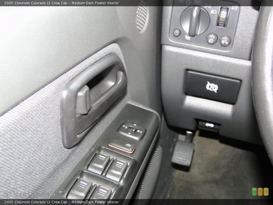 Medium Dark Pewter Interior Controls for the 2005 Chevrolet Colorado LS Crew Cab #38685574