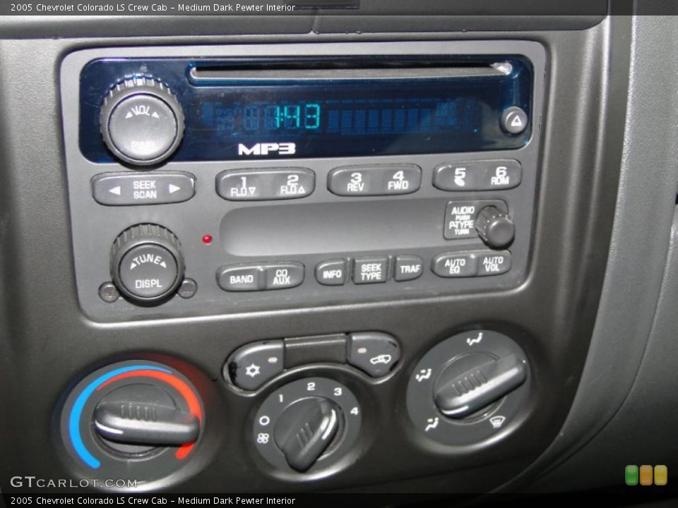 Medium Dark Pewter Interior Controls for the 2005 Chevrolet Colorado LS Crew Cab #38685598