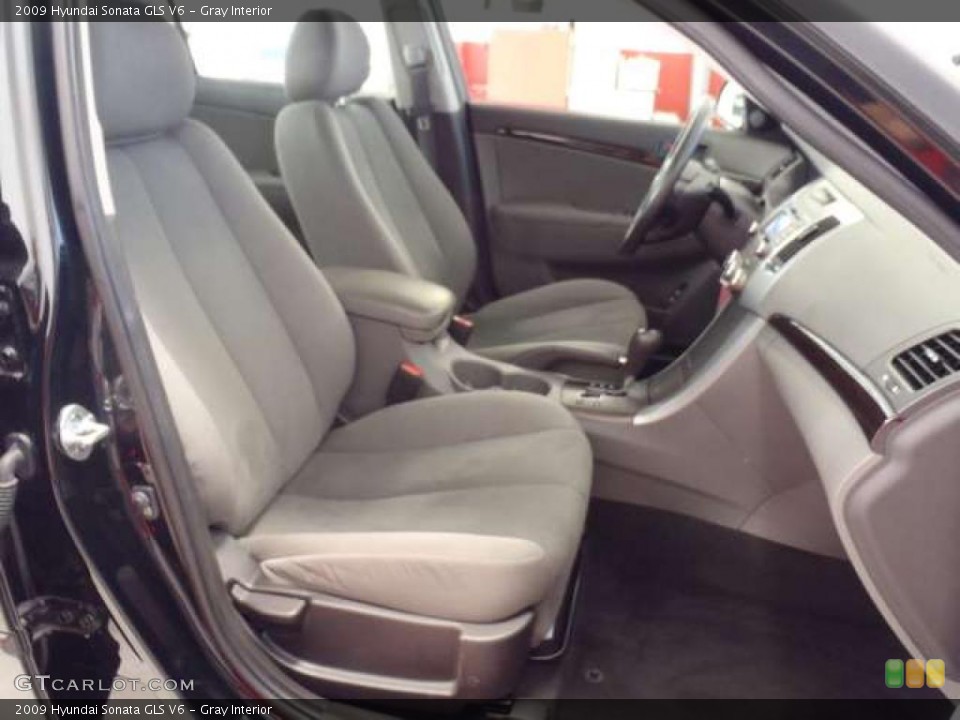 Gray Interior Photo for the 2009 Hyundai Sonata GLS V6 #38686906