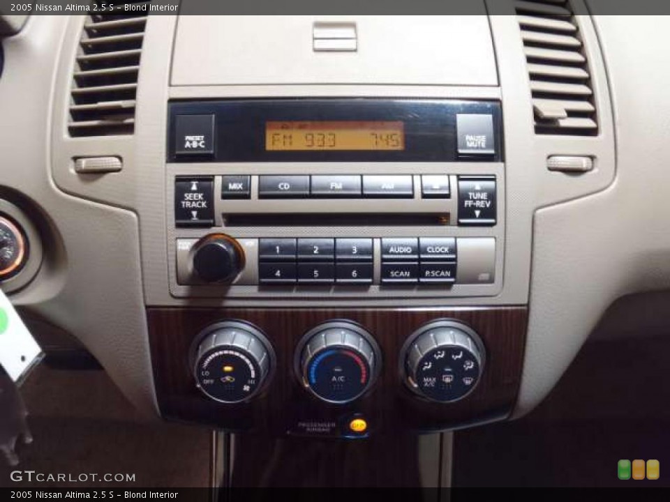 Blond Interior Controls for the 2005 Nissan Altima 2.5 S #38688544
