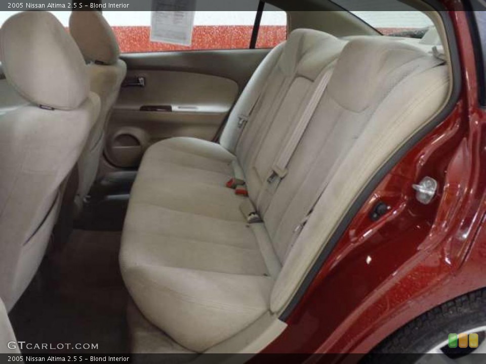 Blond Interior Photo for the 2005 Nissan Altima 2.5 S #38688588