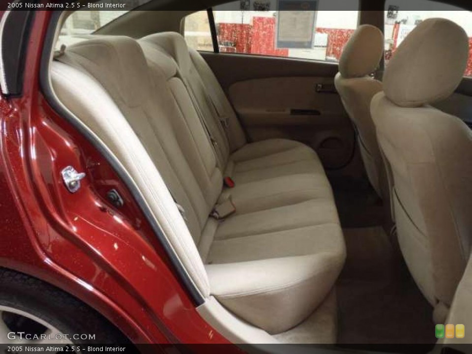 Blond Interior Photo for the 2005 Nissan Altima 2.5 S #38688620