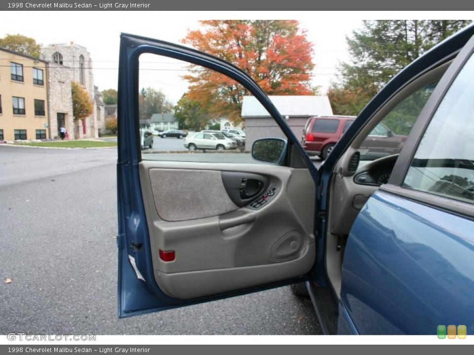 Light Gray Interior Door Panel for the 1998 Chevrolet Malibu Sedan #38698511