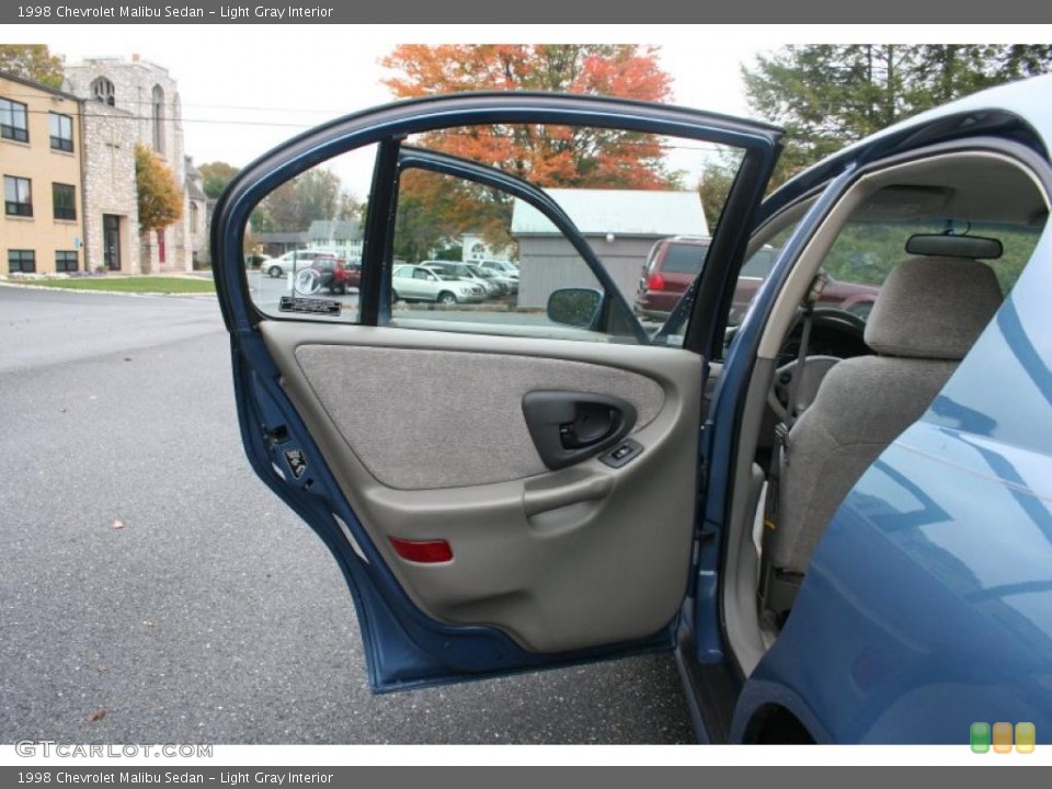 Light Gray Interior Door Panel for the 1998 Chevrolet Malibu Sedan #38698523
