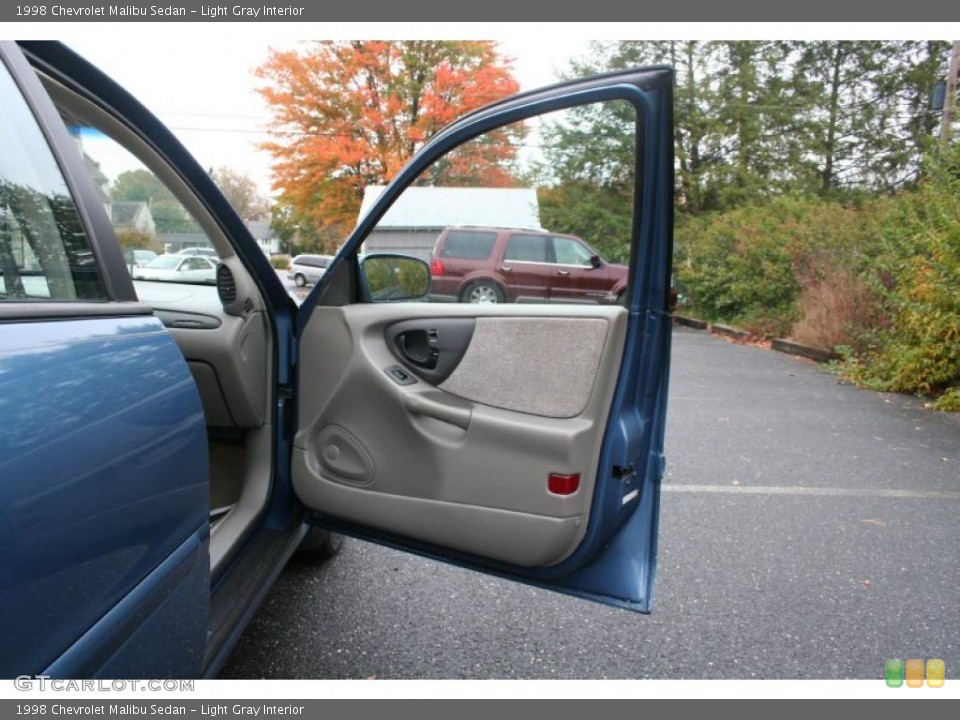 Light Gray Interior Door Panel for the 1998 Chevrolet Malibu Sedan #38698543