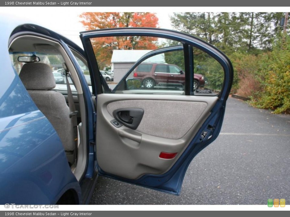 Light Gray Interior Door Panel for the 1998 Chevrolet Malibu Sedan #38698559