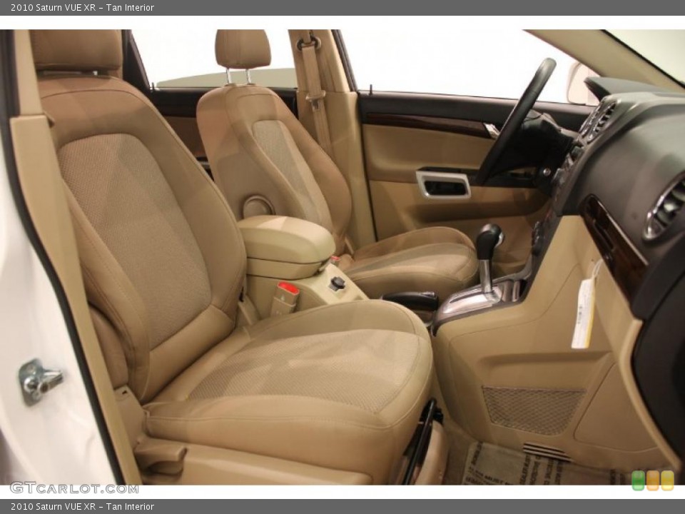 Tan Interior Photo for the 2010 Saturn VUE XR #38702963