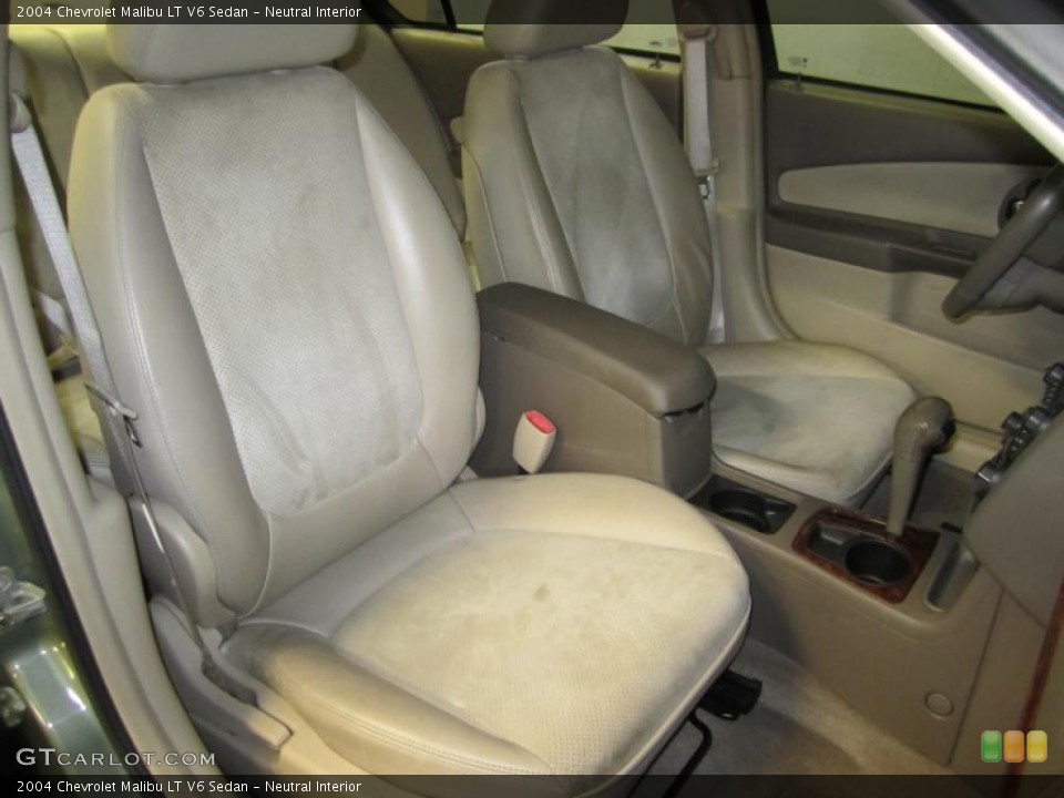 Neutral Interior Photo for the 2004 Chevrolet Malibu LT V6 Sedan #38703595