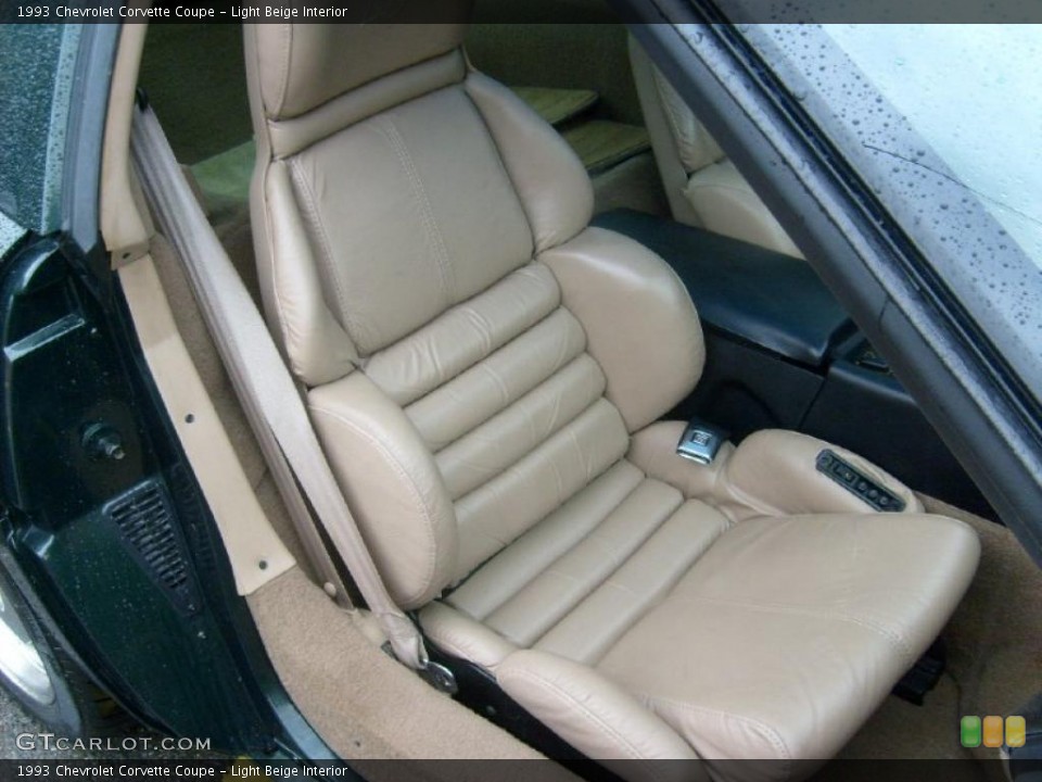 Light Beige Interior Photo for the 1993 Chevrolet Corvette Coupe #38707839